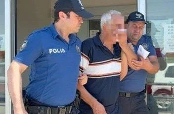 ADANA’DA ETEK ALTI FOTOĞRAF SKANDALI: EMEKLİ HÂKİM GÖZALTINA ALINDI, ADLİ KONTROLLE SERBEST BIRAKILDI