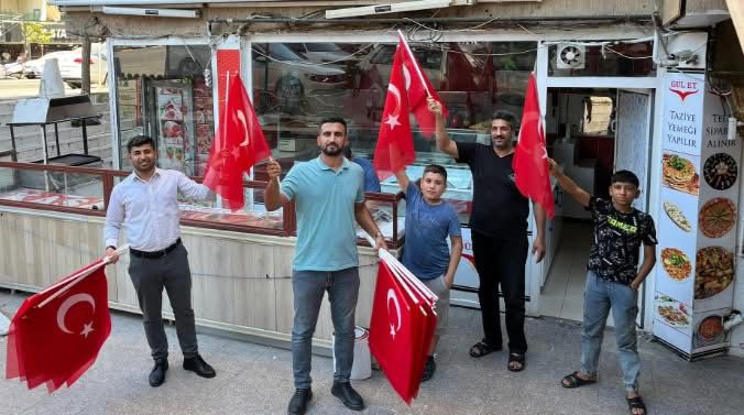Şanlıurfa’da Esnaftan Bayrak Çağrısına Anında Destek!