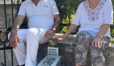Antalya’da 6 Yıllık Muhabbet Kuşuna Mermer Mezar