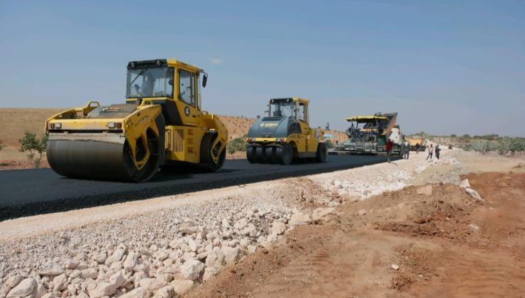 BİRECİK’İN EN BÜYÜK MAHALLERİNDEN KURAL’A SICAK ASFALT YAPILIYOR